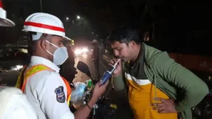 ट्रैफिक पुलिस की विशेष मुहिम में 305 चालक पकड़े गए