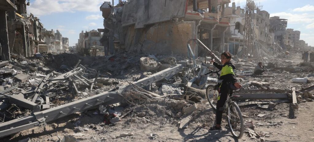 Gaza NGO ban : गाजा में NGO बैन, सहायता रुकी तो ज़िंदगियाँ तबाह होंगी, फिलिस्तीनियों की चेतावनी