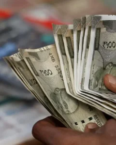 National- रिकॉर्ड टूटा, भारतीय मुद्रा 92 के पार, आम आदमी पर बढ़ा बोझ