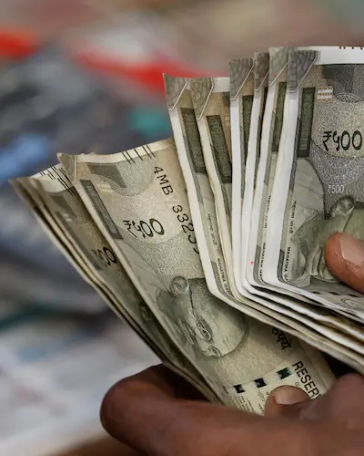 National- रिकॉर्ड टूटा, भारतीय मुद्रा 92 के पार, आम आदमी पर बढ़ा बोझ