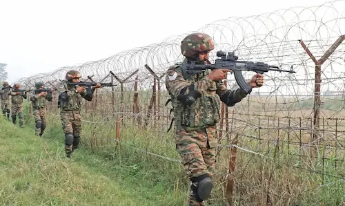 Jammu &amp; Kashmir-किश्तवाड़ में मुठभेड़ शुरू, सुरक्षाबलों ने जैश के 3 आतंकियों को घेरा