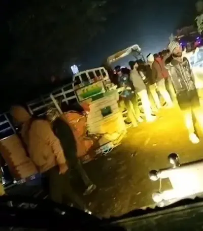 MP- भोपाल में स्नान कर लौट रहे श्रद्धालुओं की गाड़ी भिड़ी, 5 लोगों की दर्दनाक मौत