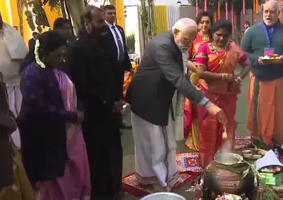 PM Modi- पीएम मोदी ने मंत्री मुरुगन के आवास पर की पूजा-अर्चना, बोले– पोंगल बना वैश्विक पर्व