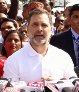 Indore- पीड़ितों के बीच पहुंचे राहुल गांधी, कहा- मदद और जिम्मेदारी मेरा धर्म