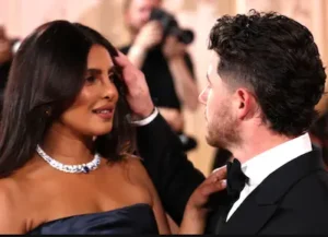 Mumbai- गोल्डन ग्लोब अवॉर्ड्स 2026 में प्रियंका चोपड़ा का जलवा, लुक ने लूटी महफिल