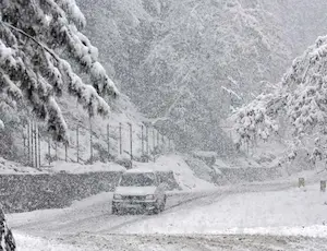 Weather- बर्फबारी से जम्मू-कश्मीर में कड़ाके की ठंड, सोनमर्ग सबसे सर्द