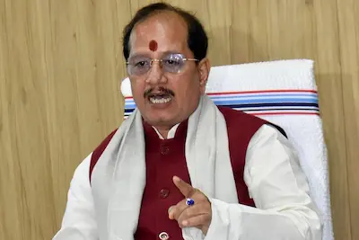 Bihar- डिप्टी सीएम विजय सिन्हा ने कहा, लालू यादव की जमीनों की जांच संभव, सियासत गरमाई