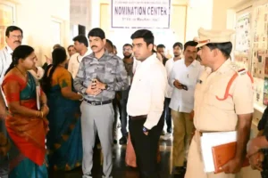 नामांकन पत्रों की जांच प्रक्रिया का कलेक्टर ने किया निरीक्षण