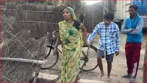 बच्चों को जंजीरों में क्यों बांध रहे हैं माता-पिता?