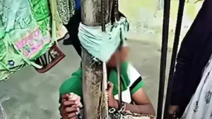 12 साल के बच्चे को जंजीर से बांधकर छोड़ जाते थे माता-पिता