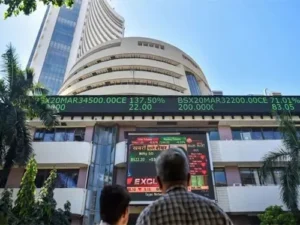 सेंसेक्स 200 अंक से ज्यादा टूटा, निफ्टी 100 अंक लुढ़का
