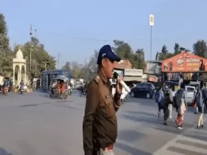 बिना हेलमेट चलाने वाले चालकों पर कार्रवाई