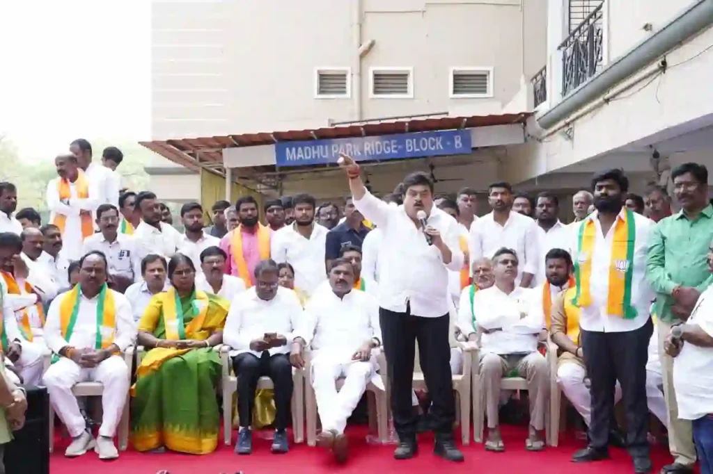 Politics : कांग्रेस सरकार ने गांधी सरोवर परियोजना के तहत सैकड़ों घर ढहाए – राव