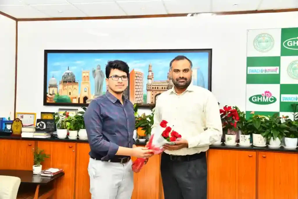 GHMC : जीएचएमसी कमिश्नर से ज़ोनल कमिश्नर मंदा मकरंद ने मुलाकात की