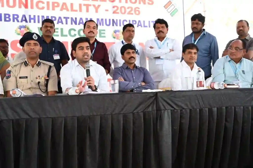 Election : चुनाव अधिकारियों को सतर्कता के साथ ड्यूटी निभाने का निर्देश