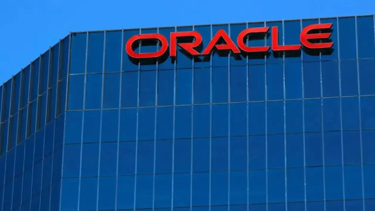 Oracle layoffs news : आईटी सेक्टर में झटका.. ओरेकल में 30 हजार नौकरी खत्म