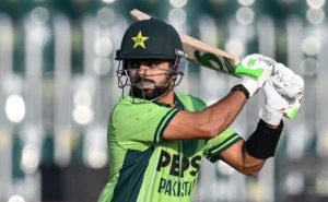 टीम में रहकर भी नहीं मिली बैटिंग, बाबर का अपमान?