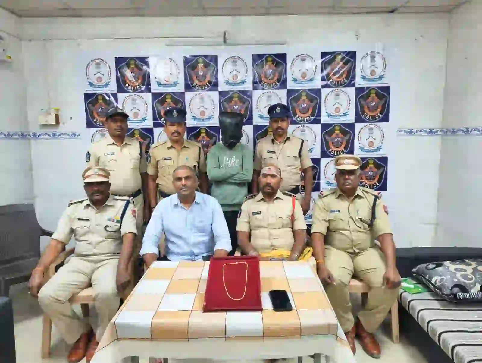 शिकायतकर्ता ही निकला अपने घर में चोरी का आरोपी