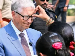 बिल गेट्स का हटना और ‘सर्वजन हिताय’ का वैश्विक विजन