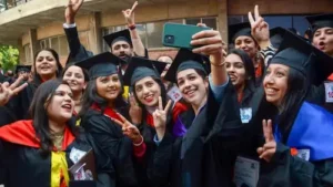 Education- यूएस एडमिशन टेस्ट में गड़बड़ी, छात्रों का भविष्य दांव पर