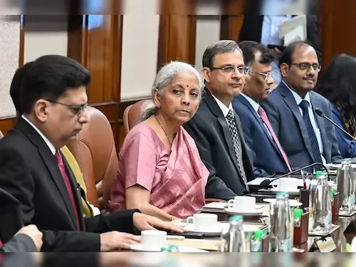 Banks: बैंकों की ‘मिस-सेलिंग’ पर नकेल