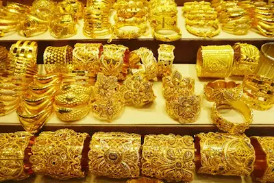 Gold price drop : शादी के मौसम में राहत, सोने की कीमत फिर घटी