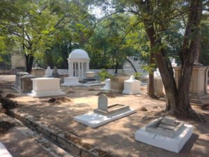 परदादा की कब्र खोजते इंग्लैंड से हैदराबाद, भावुक पल