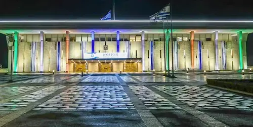 Israel- इज़रायल में मोदी का ऐतिहासिक स्वागत, तिरंगे से सजी संसद और ‘नमस्ते मोदी’ के नारे