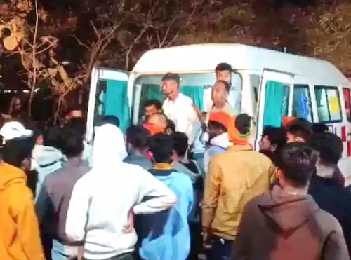 Pune- शिवाजी जयंती समारोह में अफरातफरी, किले की रेलिंग टूटी, भगदड़ में कई लोग जख्मी