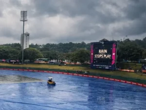 बारिश ने बढ़ाई ऑस्ट्रेलिया की धड़कनें