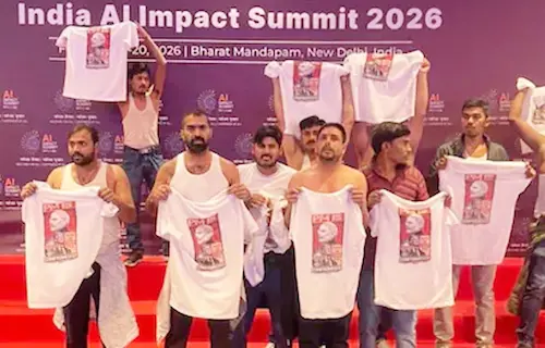 National- ट्रेड डील पर बढ़ा बवाल, शर्टलेस प्रदर्शन से गरमाई राजनीति