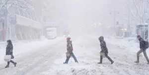 USA- अमेरिका में तबाही मचाता साइक्लोन, न्यूयॉर्क में फ्लाइट्स रद्द और स्कूल बंद