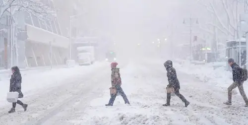 USA- अमेरिका में तबाही मचाता साइक्लोन, न्यूयॉर्क में फ्लाइट्स रद्द और स्कूल बंद