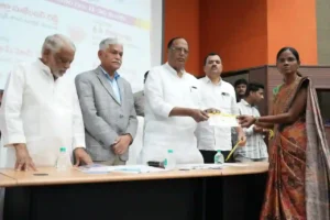 विधान परिषद सभापति ने लघु पुस्तिकाओं का विमोचन किया