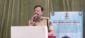 साइबर जाल में फंसकर जीवन बर्बाद न करें – वी.सी. सज्जनार