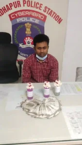 माधापुर एसआई रिश्वत लेते रंगे हाथों गिरफ्तार