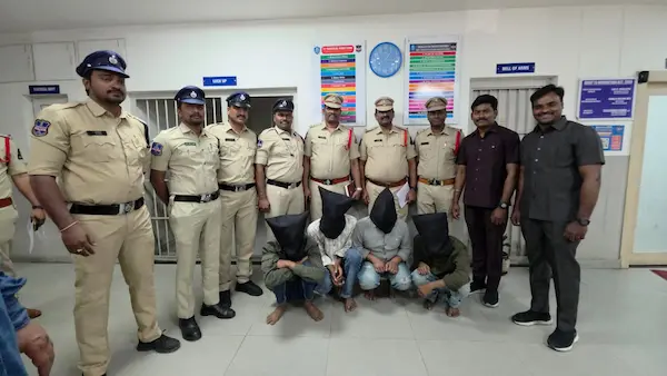 Snatching : चार राज्यों से जुड़े मोबाइल स्नैचिंग गिरोह के 4 आरोपी गिरफ्तार