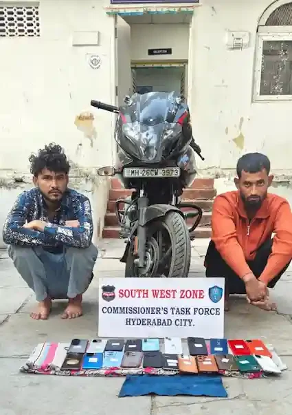 Hyderabad : मोबाइल और बाइक चोरी के दो शातिर आरोपी गिरफ्तार