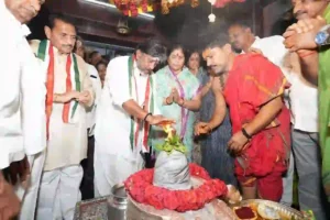 तेलंगाना भर में महाशिवरात्रि पर शिव मंदिरों में उमड़े श्रद्धालु