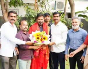 कर्मचारी और पेंशनर संघों के प्रतिनिधियों ने सीएम से मुलाकात की