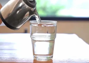 Health- सुबह गुनगुना पानी पीने से मिलते हैं सेहत के कई फायदे