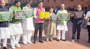 National- आरजेडी का संसद में प्रदर्शन, मोदी–नीतीश से इस्तीफे की मांग