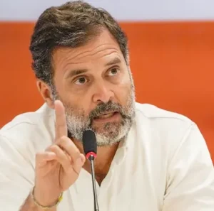 Rahul Gandhi- राहुल गांधी ने साधा निशाना, पीएम पर ‘अदृश्य दबाव’ का आरोप