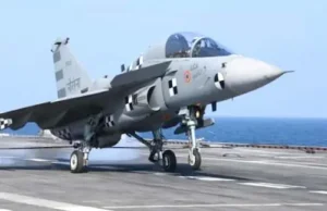 National- रनवे पर हादसे का शिकार तेजस, वायुसेना ने 30 विमानों की उड़ान रोकी