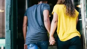 आगरा में प्रेम प्रसंग ने लिया खतरनाक मोड़