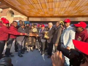 11 वर्ष पुराने जॉन मॉरिस फायर इंजन ने दो ट्रॉफियाँ अपने नाम कीं