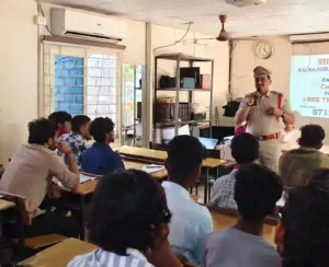 दुकानों और व्यापारिक परिसरों के मालिकों के साथ पुलिस ने की बैठक