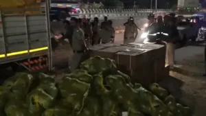 पिक-अप वैन में तरबूज की खेप के नीचे छिपाए गए 100 से अधिक बम बक्से