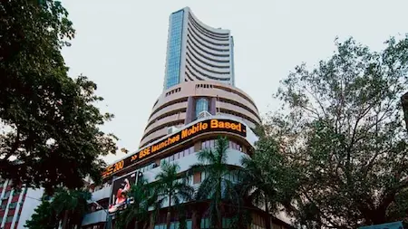 Sensex : सेंसेक्स 79 अंक बढ़कर 83,818 पर बंद