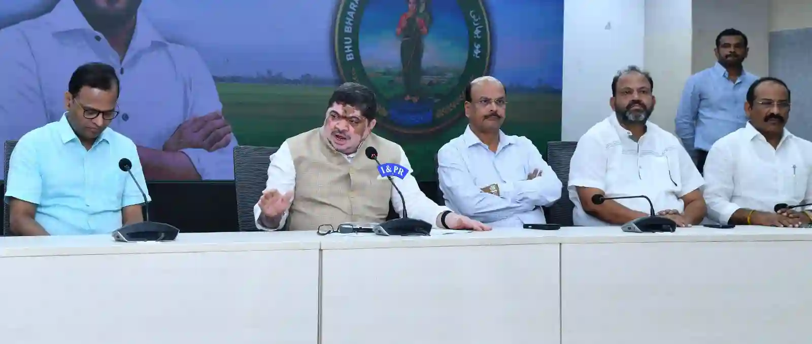 इलेक्ट्रिक वाहनों पर रोड टैक्स और रजिस्ट्रेशन टैक्स पूरी तरह माफ – पोन्नम